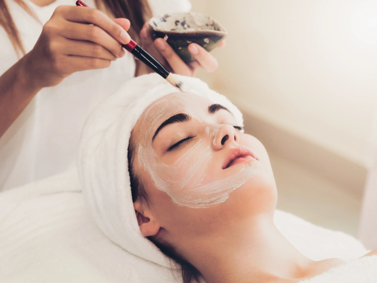 Benefits of Skin Peels for Travel-Oriented Skin